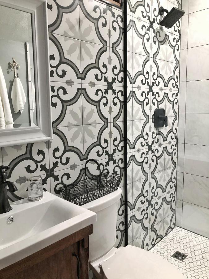 The Walnut Grove Bnb Harrow Bagian luar foto