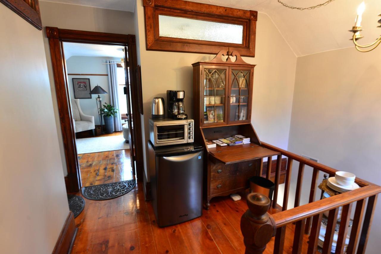 The Walnut Grove Bnb Harrow Bagian luar foto