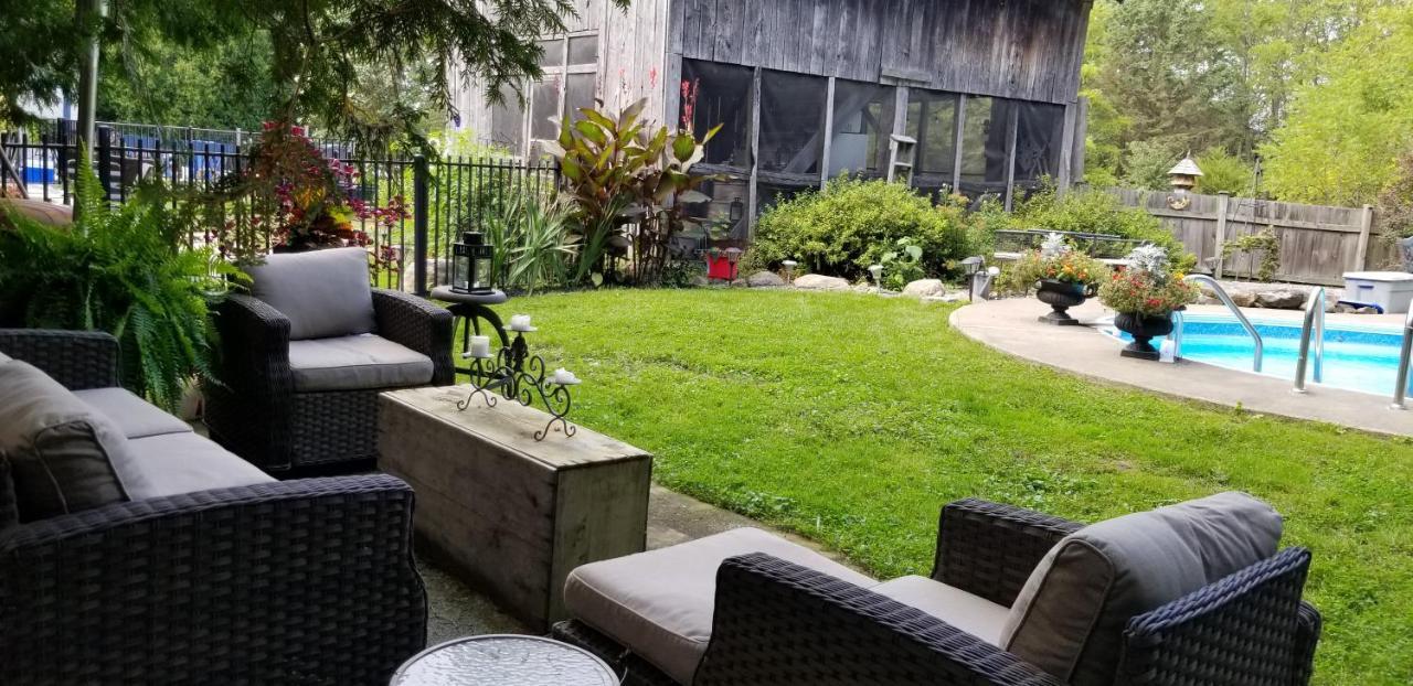 The Walnut Grove Bnb Harrow Bagian luar foto