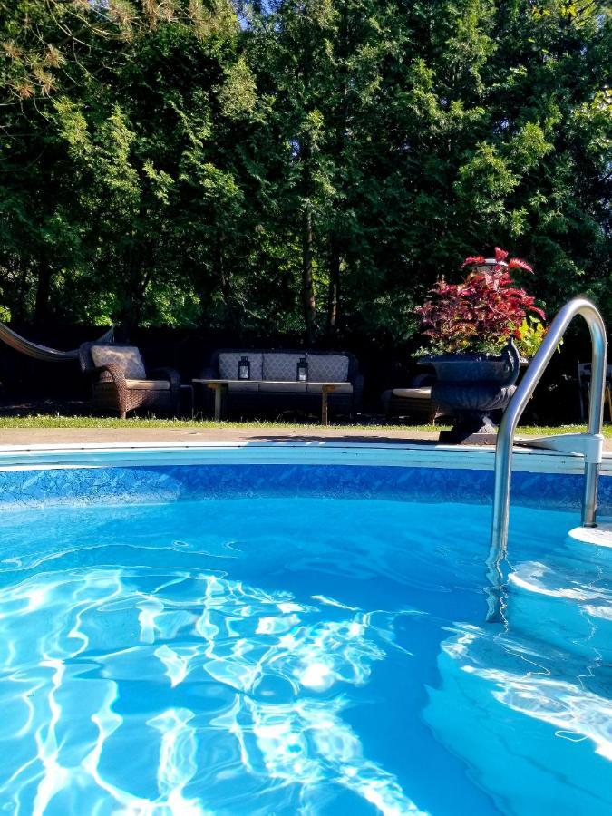 The Walnut Grove Bnb Harrow Bagian luar foto