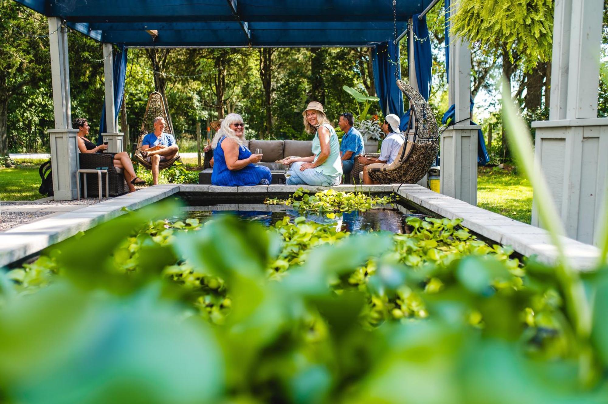 The Walnut Grove Bnb Harrow Bagian luar foto