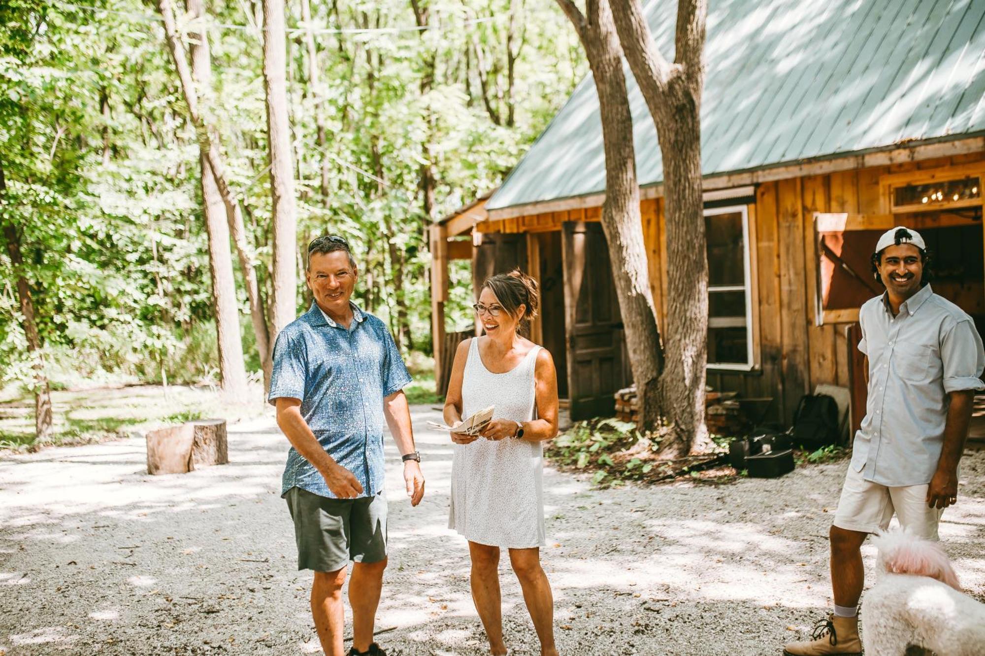 The Walnut Grove Bnb Harrow Bagian luar foto
