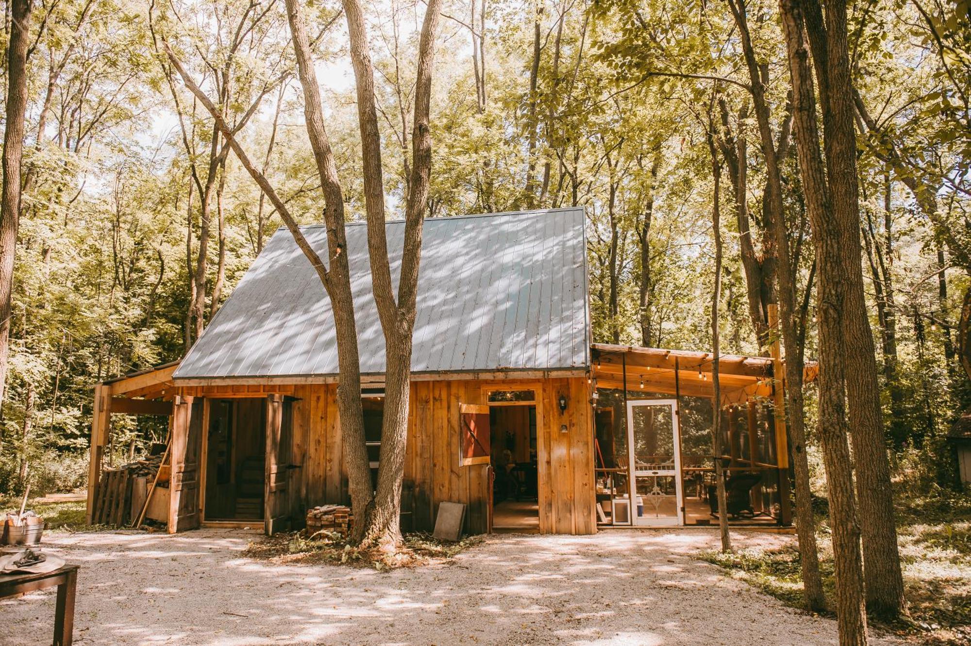 The Walnut Grove Bnb Harrow Bagian luar foto